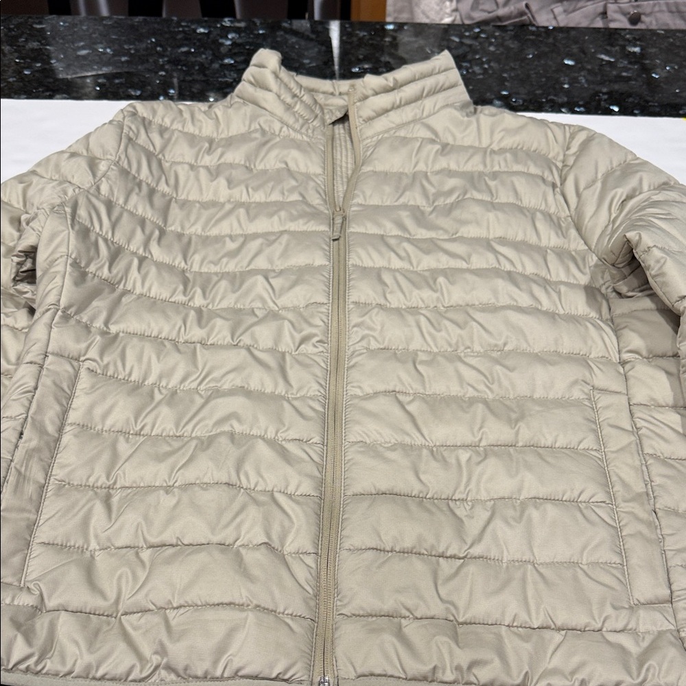Men’s cold control Gap size large jacket in excellent condition.